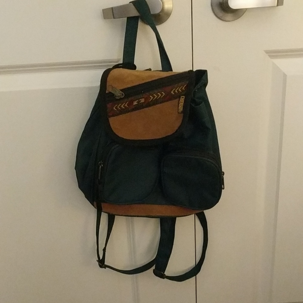 🌺 2/$15 or 4/$25 Vintage mini backpack